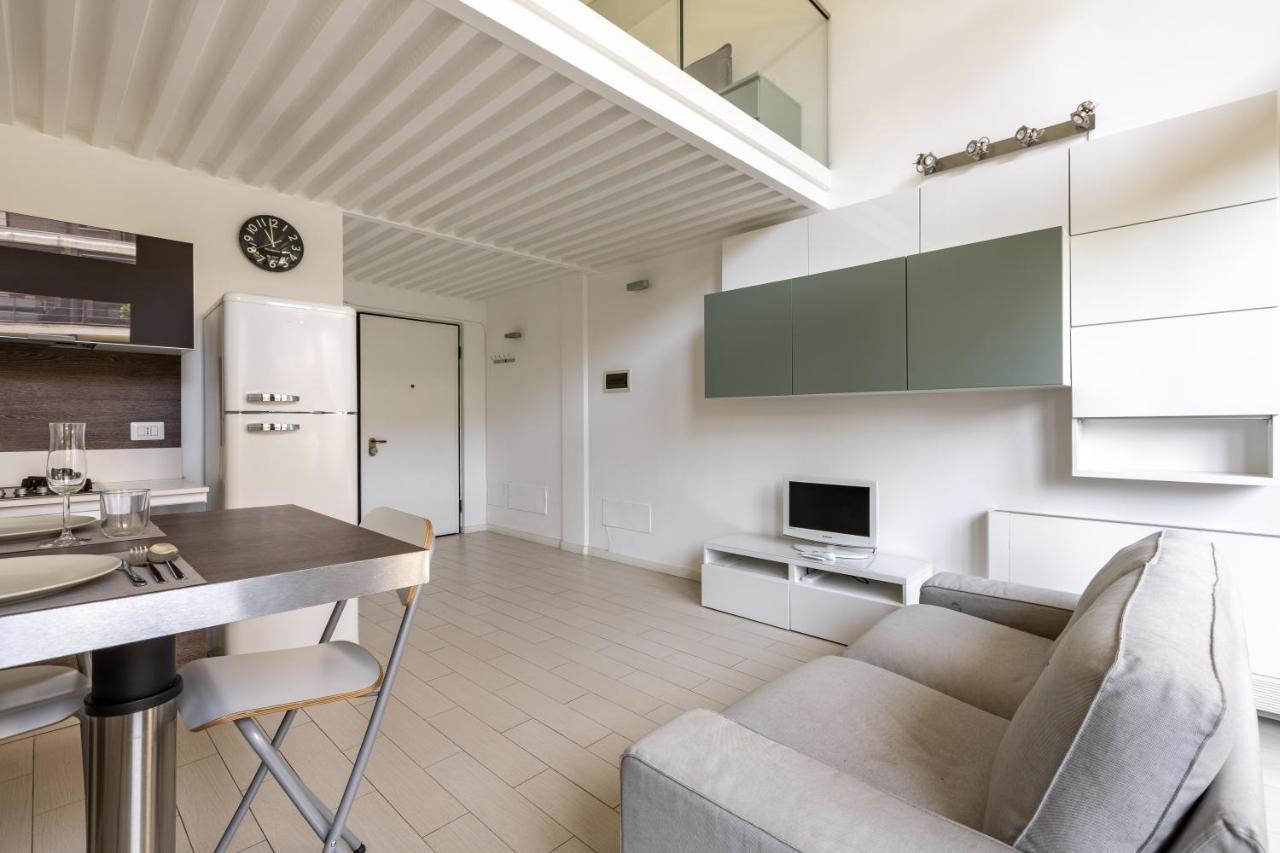 شقة Elegant Loft With Balcony! ميلان المظهر الخارجي الصورة