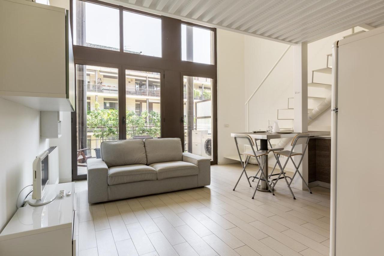 شقة Elegant Loft With Balcony! ميلان المظهر الخارجي الصورة