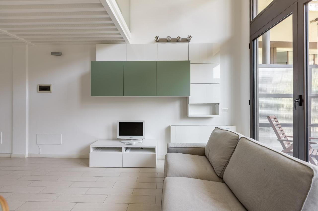 شقة Elegant Loft With Balcony! ميلان المظهر الخارجي الصورة